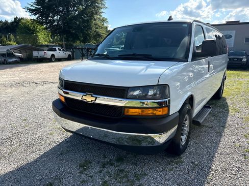 Used 2019 Chevrolet Express 3500 LT w/ LT Preferred Equipment Group image 2