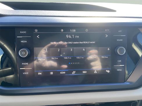 Used 2022 Volkswagen Taos SE w/ Panoramic Sunroof Package image 29