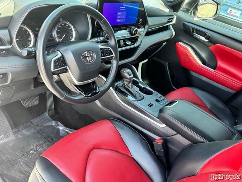 Used 2023 Toyota Highlander XSE image 18