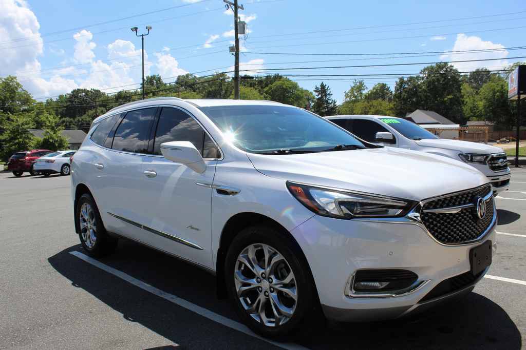 Used 2018 Buick Enclave Avenir w/ Avenir Technology Package FWD image 3