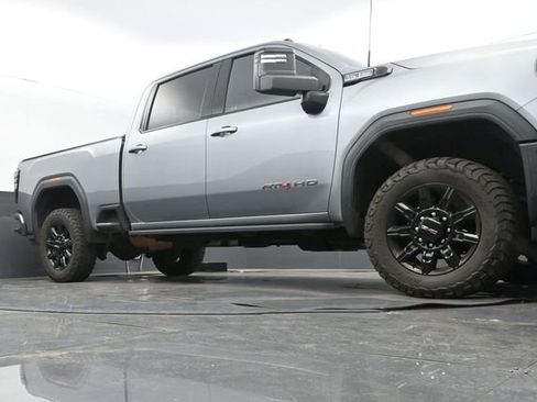 Used 2024 GMC Sierra 2500 AT4 w/ AT4 Premium Plus Package AWD/4WD image 9
