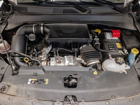 Certified 2025 Jeep Compass Latitude w/ Sun & Sound Group AWD/4WD image 3