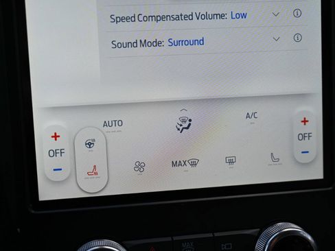 Used 2024 Ford Edge Titanium image 28