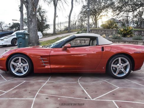 Used 2006 Chevrolet Corvette Convertible w/ Preferred Equipment Group RWD image 22