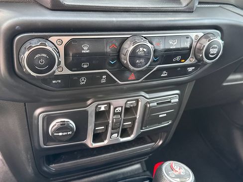 Used 2023 Jeep Wrangler Unlimited Sahara AWD/4WD image 30