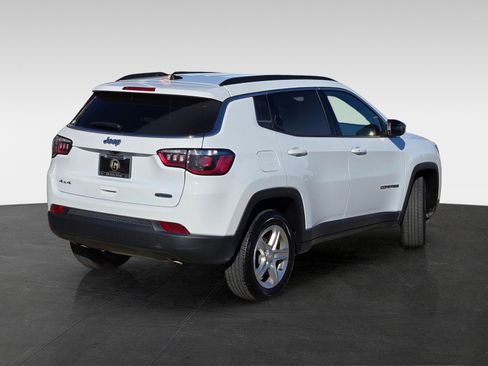 Used 2024 Jeep Compass Latitude image 4