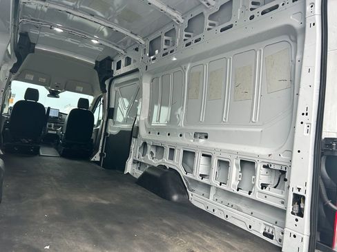 Used 2022 Ford E-Transit 148 High Roof Extended image 20