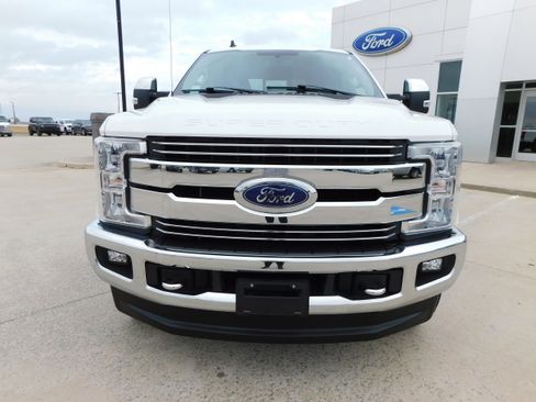 Used 2019 Ford F250 Lariat w/ Chrome Package image 2