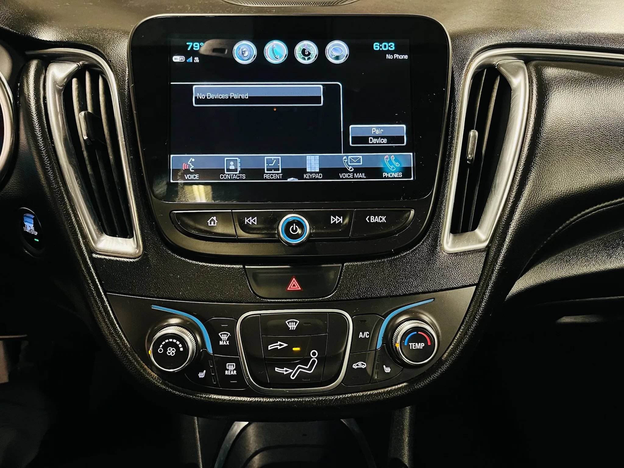 Used 2018 Chevrolet Malibu LT w/ Leather Package FWD image 17