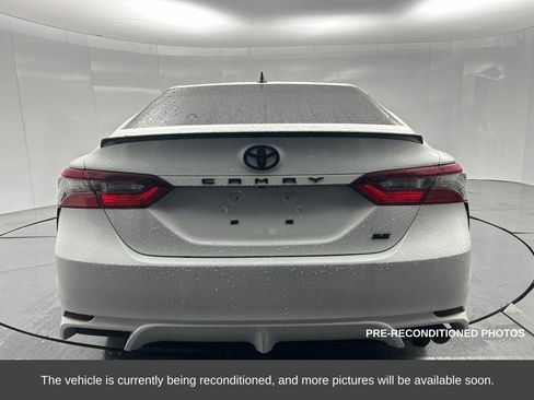 Used 2022 Toyota Camry SE image 4