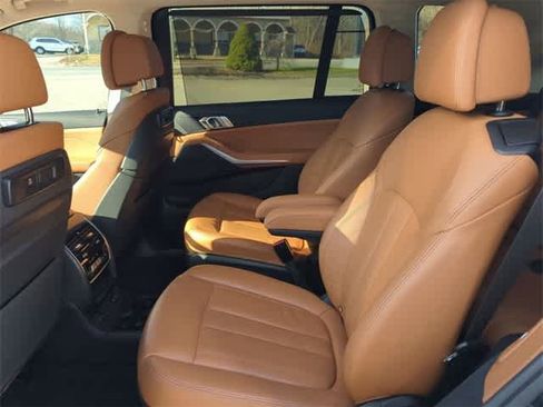 Used 2022 BMW X7 xDrive40i w/ Premium Package image 26