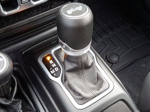 Used 2020 Jeep Wrangler Unlimited Sport S w/ Sun And Sound Package image 12