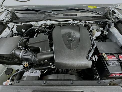Used 2020 Toyota Tacoma SR5 RWD image 28