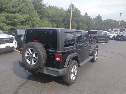 Used 2018 Jeep Wrangler Unlimited Sahara w/ Cold Weather Group image 3