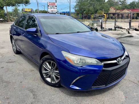 Used 2015 Toyota Camry SE FWD image 2
