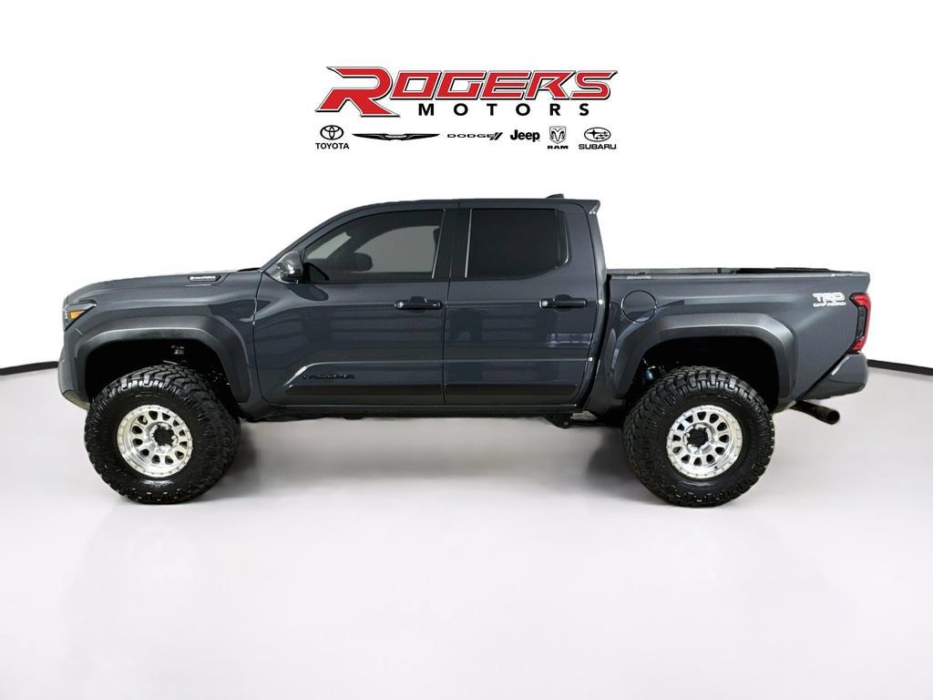 Certified 2025 Toyota Tacoma TRD Off-Road AWD/4WD image 9