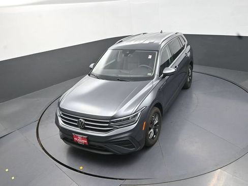 Used 2024 Volkswagen Tiguan SE AWD/4WD image 25