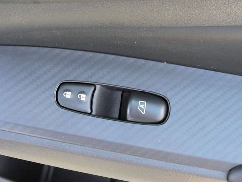 Used 2025 Nissan Altima 2.5 SV FWD image 33