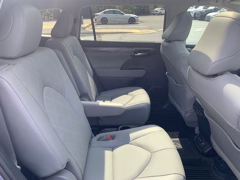 Used 2020 Toyota Highlander Platinum AWD/4WD image 21