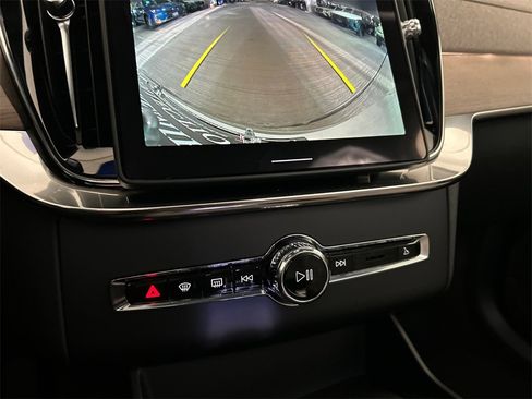 New 2026 Volvo XC90 B5 Core w/ Protection Package image 18