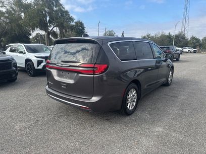 Used 2023 Chrysler Pacifica Touring-L