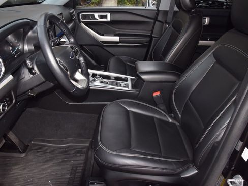 Certified 2023 Ford Explorer XLT w/ Equipment Group 202A image 13