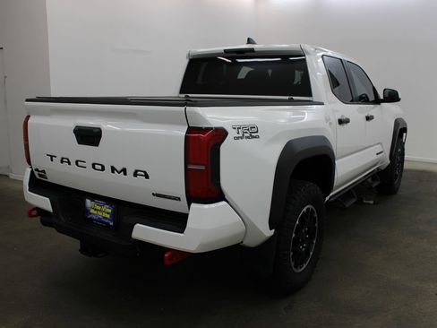 Used 2025 Toyota Tacoma TRD Off-Road AWD/4WD image 5