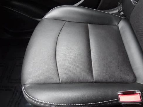 Used 2023 GMC Terrain SLT image 39