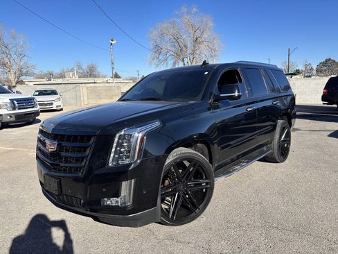 Used 2019 Cadillac Escalade Luxury w/ Escalade Sport Edition image 4