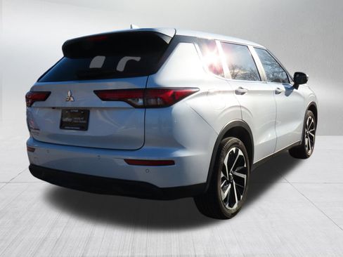 Used 2022 Mitsubishi Outlander ES image 7