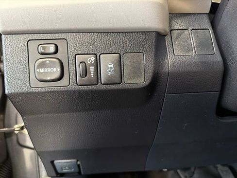 Used 2015 Toyota RAV4 LE FWD image 11