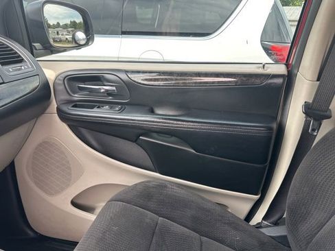 Used 2012 Dodge Grand Caravan American Value Package FWD image 21