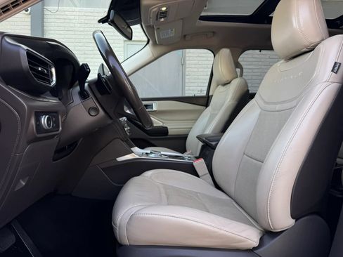 Used 2020 Ford Explorer Platinum w/ Premium Technology Package AWD/4WD image 15
