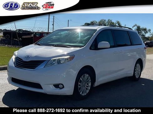 Used 2011 Toyota Sienna XLE image 3