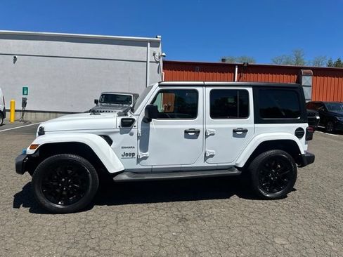 Used 2023 Jeep Wrangler Unlimited Sahara w/ Cold Weather Group AWD/4WD image 9