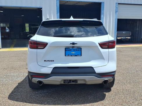 Used 2023 Chevrolet Blazer LT FWD image 4