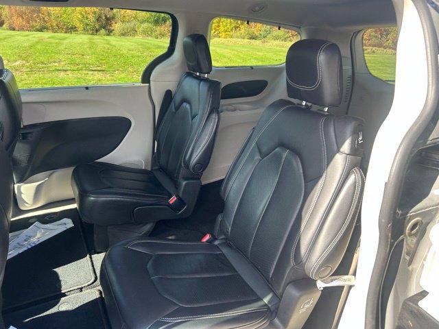 Used 2022 Chrysler Pacifica Touring-L FWD image 31