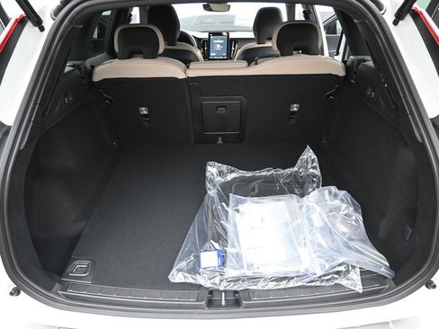 New 2026 Volvo XC60 B5 Core w/ Climate Package image 19