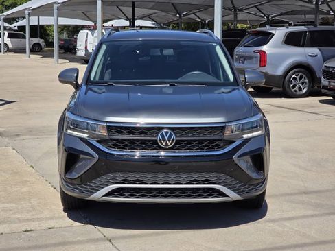 Used 2022 Volkswagen Taos SE image 2