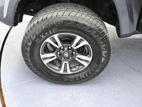 Used 2016 Toyota Tacoma TRD Sport image 9