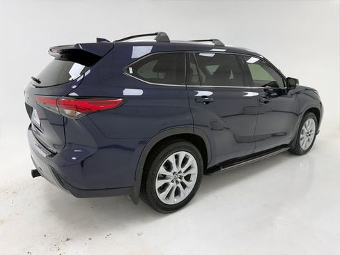 Used 2021 Toyota Highlander Limited FWD image 41