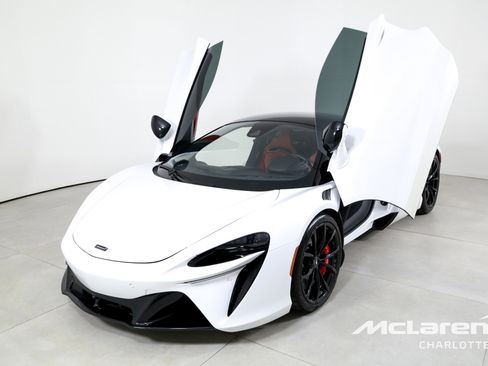 Used 2024 McLaren Artura image 5