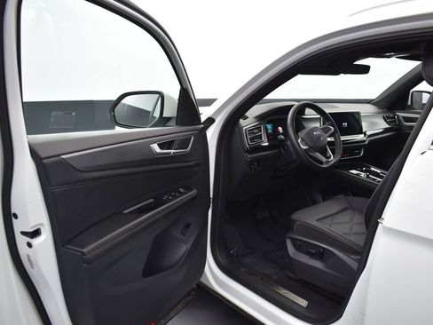 Used 2024 Volkswagen Atlas Cross Sport SE FWD image 7