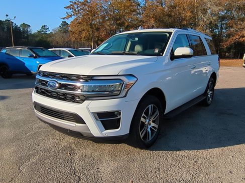 Used 2024 Ford Expedition Limited image 8