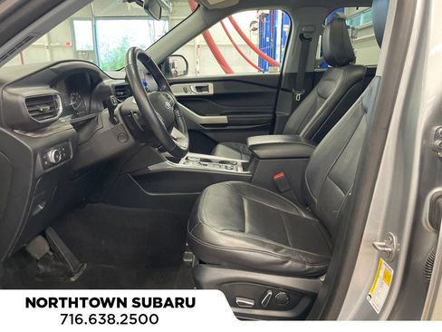 Used 2020 Ford Explorer Limited w/ Equipment Group 310A AWD/4WD image 17