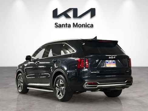 Certified 2023 Kia Sorento EX FWD image 4