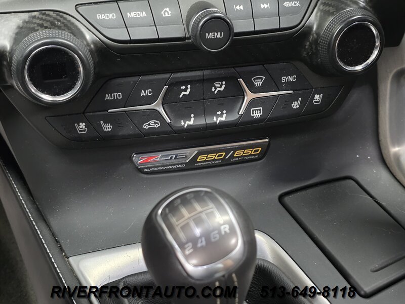 Used 2015 Chevrolet Corvette Z06 w/ 3LZ Preferred Equipment Group RWD image 16