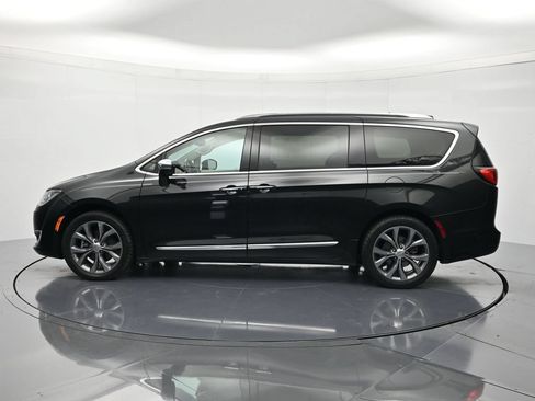 Used 2017 Chrysler Pacifica Limited w/ UConnect Theater Package FWD image 8