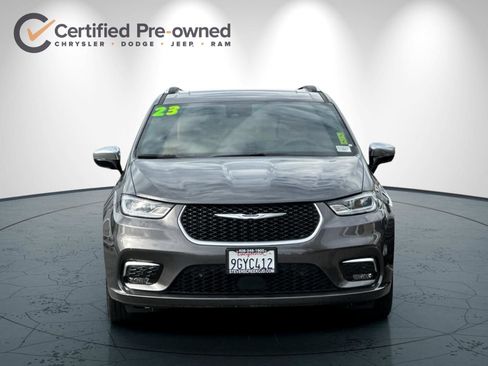 Used 2023 Chrysler Pacifica Pinnacle FWD image 9