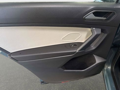 Used 2020 Volkswagen Tiguan SE image 42